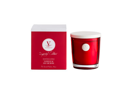 Vanille & Feu de Bois - Vila Hermanos - świeca zapachowa 280g - seria Cameo Red