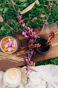 Świece Woodwick na ciepły letni wieczór